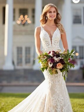 Martina Liana Ivory Lace Mermaid Wedding Dress